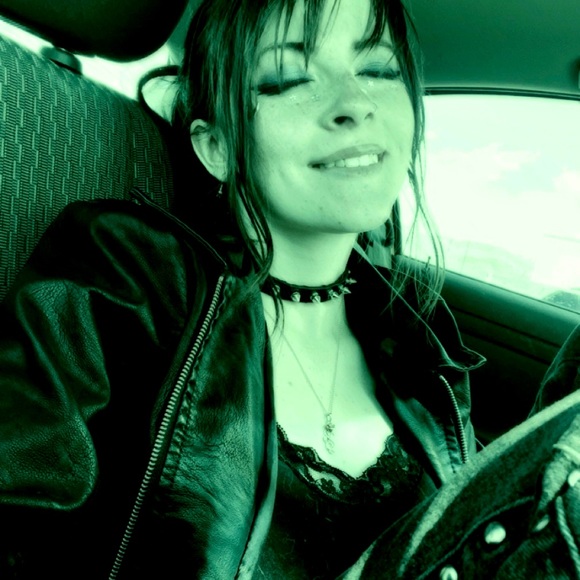 Meet your Posher, Opheliia - Picture 1 of 3